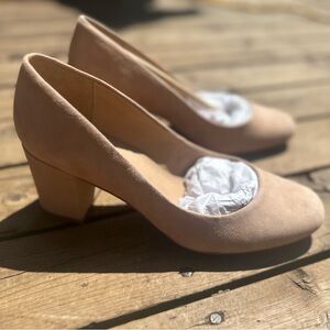 Gap Women’s Block Heels in Suede. Nude Beige. Size 8.5. New Without Box.